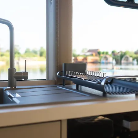 Lieblingsplatz - Schwimmendes Living Luxboot Botel Elbe-Parey