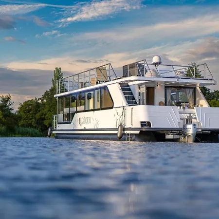 Lieblingsplatz - Schwimmendes Living Luxboot