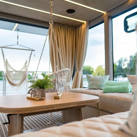 Lieblingsplatz - Schwimmendes Living Luxboot Botel