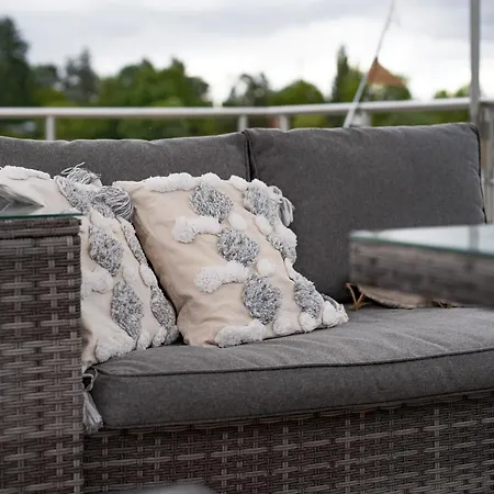 Lieblingsplatz - Schwimmendes Living Luxboot *