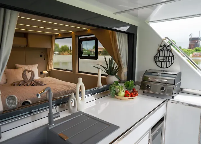 Båthotell Lieblingsplatz - Schwimmendes Living Luxboot Elbe-Parey