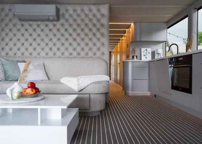 Lieblingsplatz Parey - Hausboot-Panorama Ботель