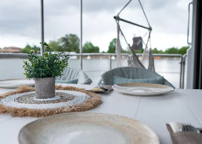 Lieblingsplatz - Schwimmendes Living Luxboot Båthotell