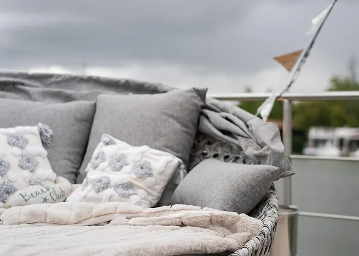 Båthotell Lieblingsplatz - Schwimmendes Living Luxboot Elbe-Parey