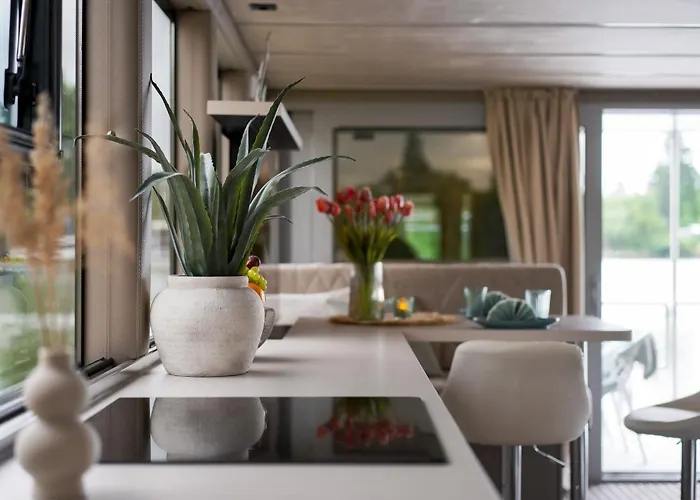 Lieblingsplatz - Schwimmendes Living Luxboot Elbe-Parey