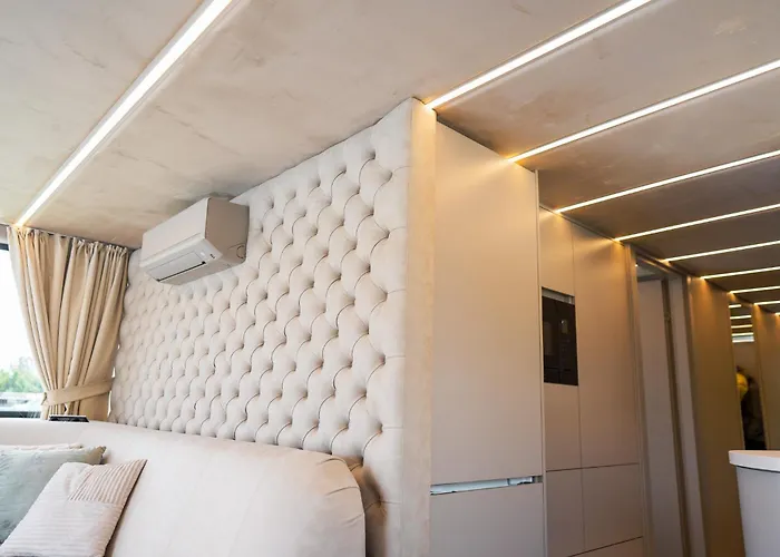 Lieblingsplatz - Schwimmendes Living Luxboot