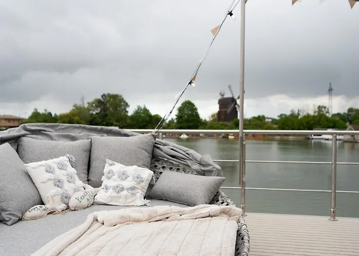 Båthotell Lieblingsplatz - Schwimmendes Living Luxboot *